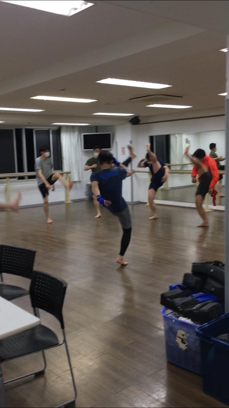 準備体操の段階でここまで足を上げることが案外大事だったりします！！
