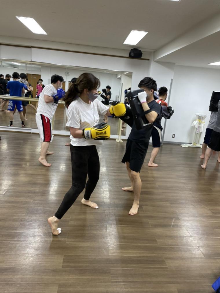 女性の方でも男性陣に混ざって練習しています